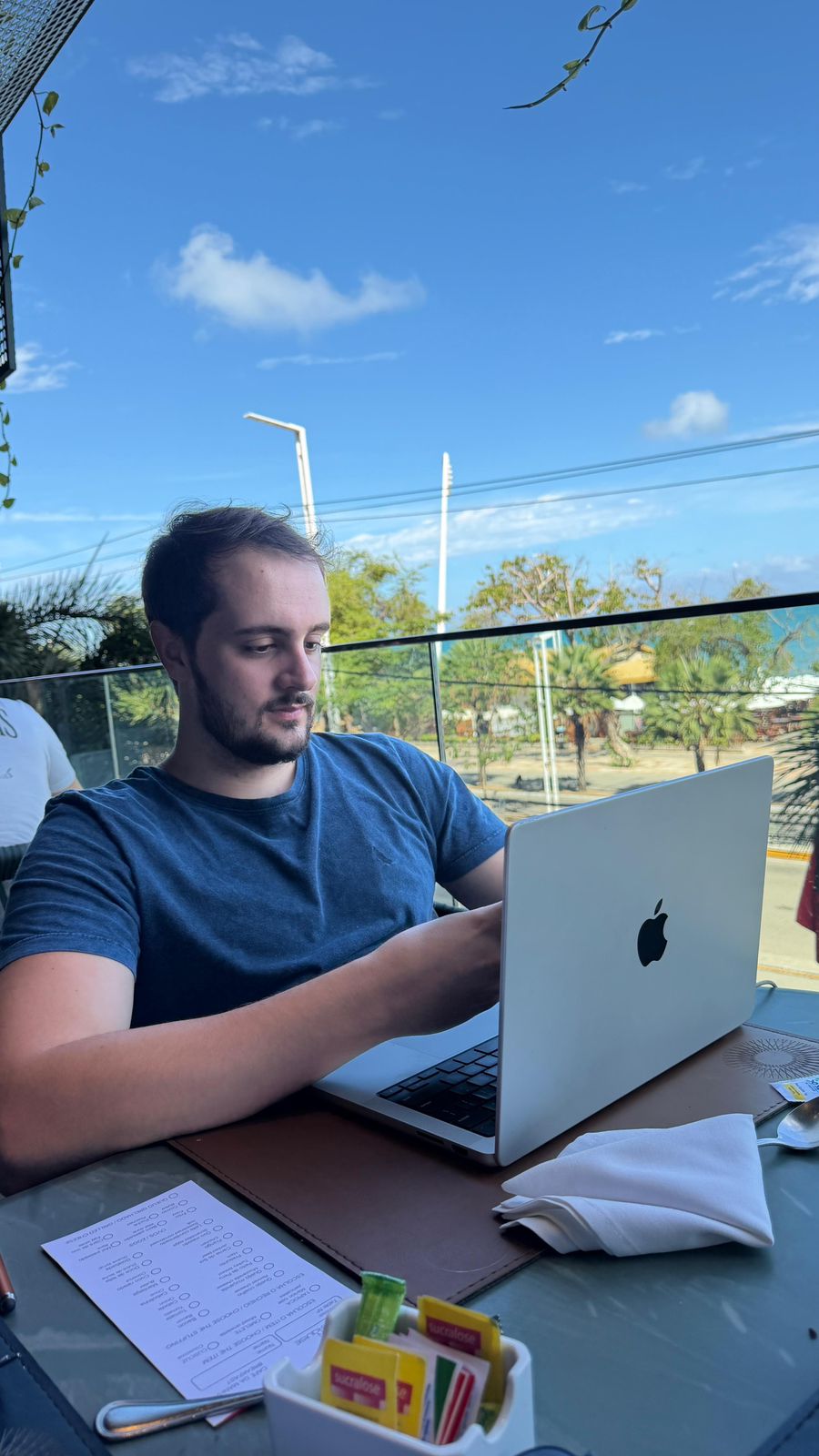 Antônio viajando